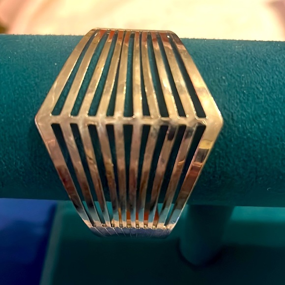 Earrings and bracelet set - Picture 3 of 4